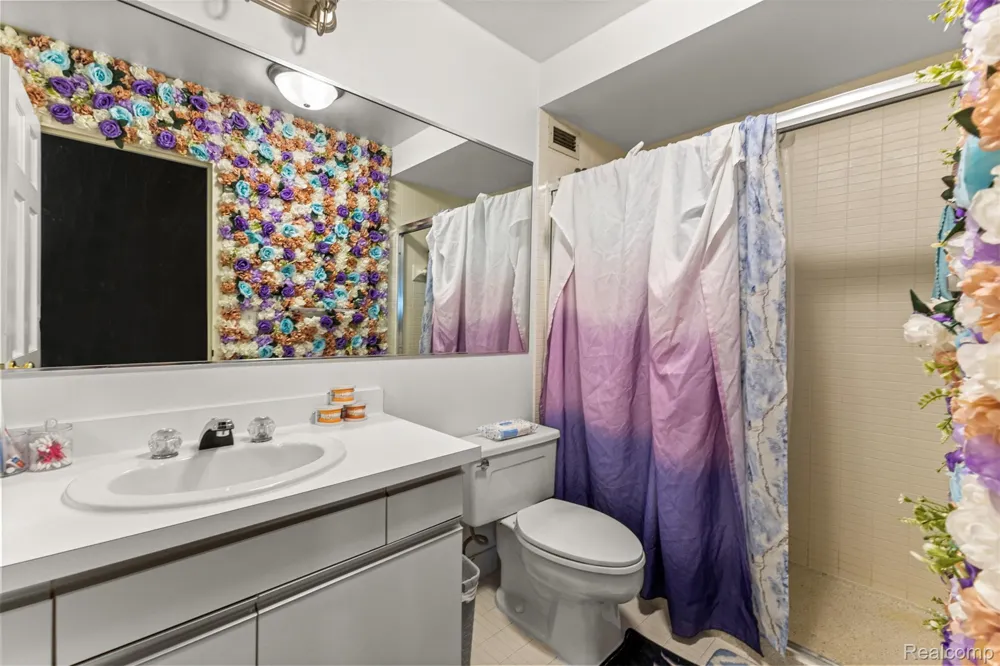 5000 Town Center #1503 Southfield City, MI 48075