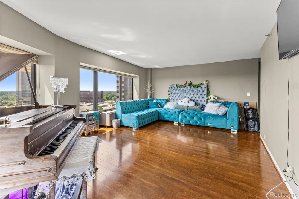 5000 Town Center #1503 Southfield City, MI 48075
