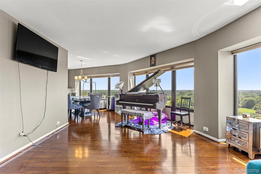 5000 Town Center #1503 Southfield City, MI 48075