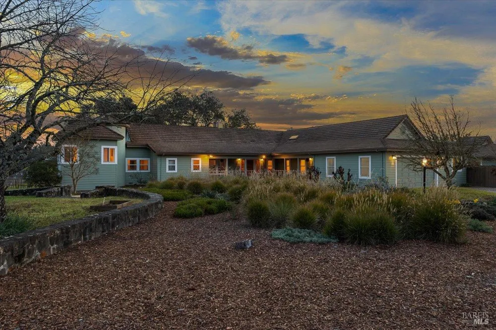 910 Lytton Springs Road Healdsburg, CA 95448
