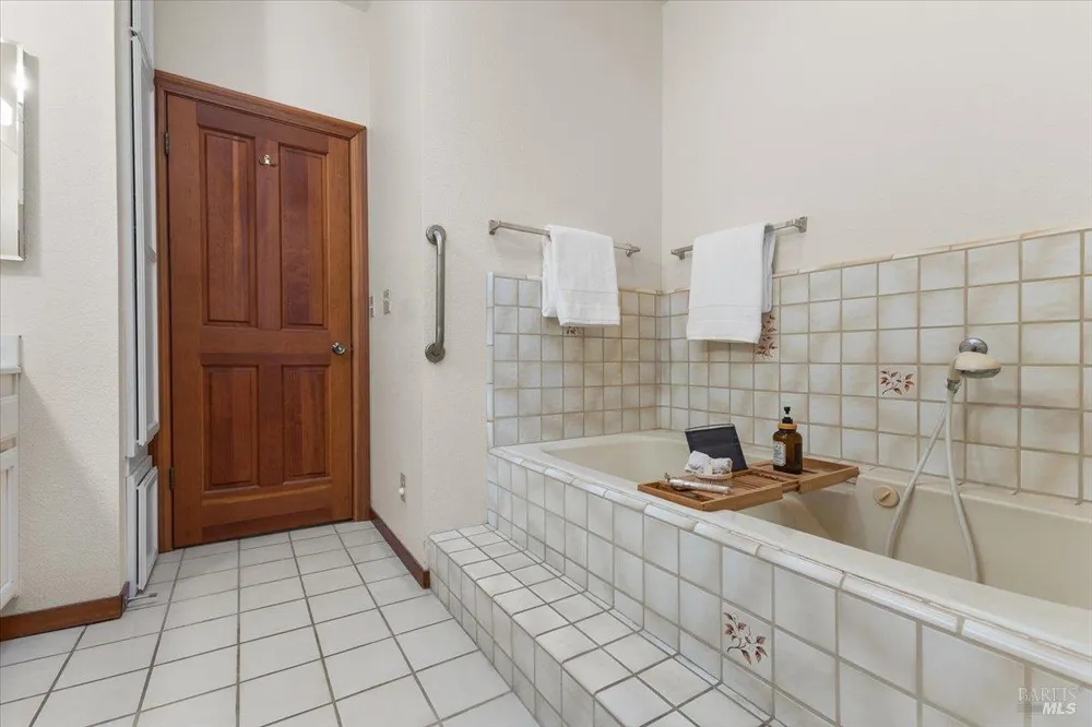 910 Lytton Springs Road Healdsburg, CA 95448