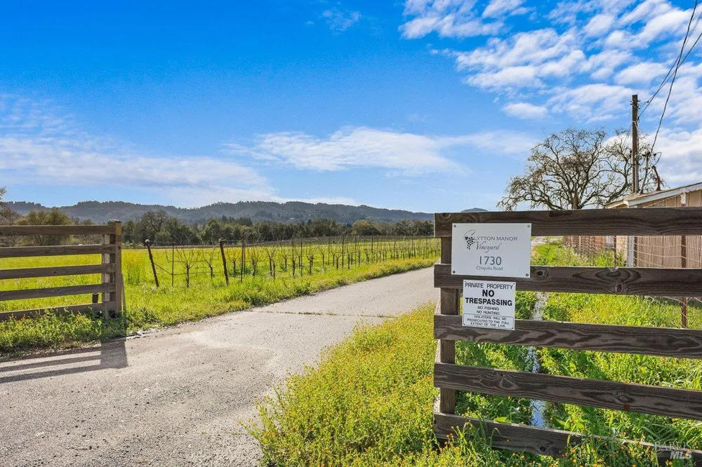 910 Lytton Springs Road Healdsburg, CA 95448