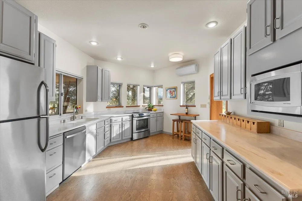 910 Lytton Springs Road Healdsburg, CA 95448