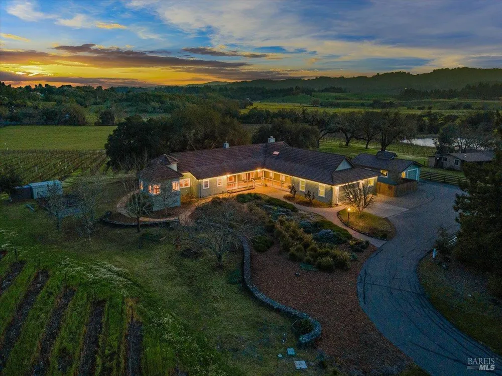 910 Lytton Springs Road Healdsburg, CA 95448