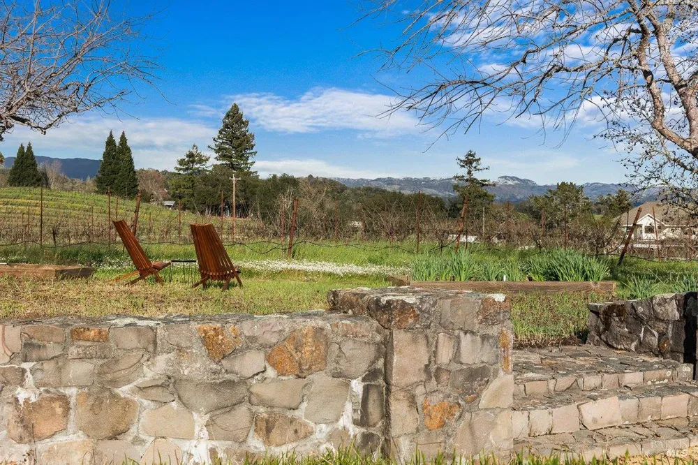 910 Lytton Springs Road Healdsburg, CA 95448