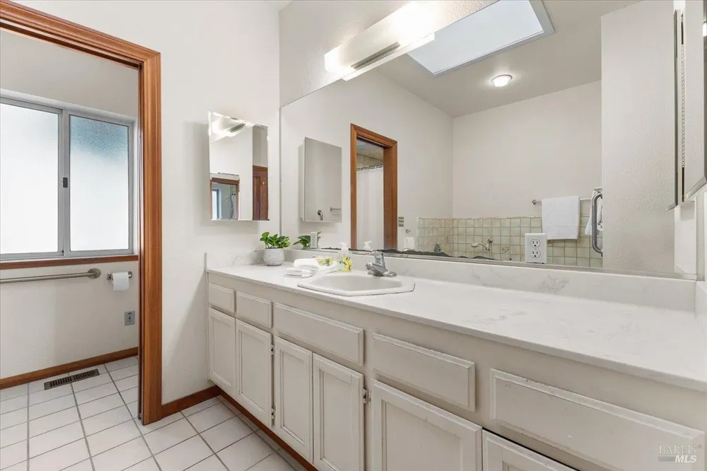 910 Lytton Springs Road Healdsburg, CA 95448