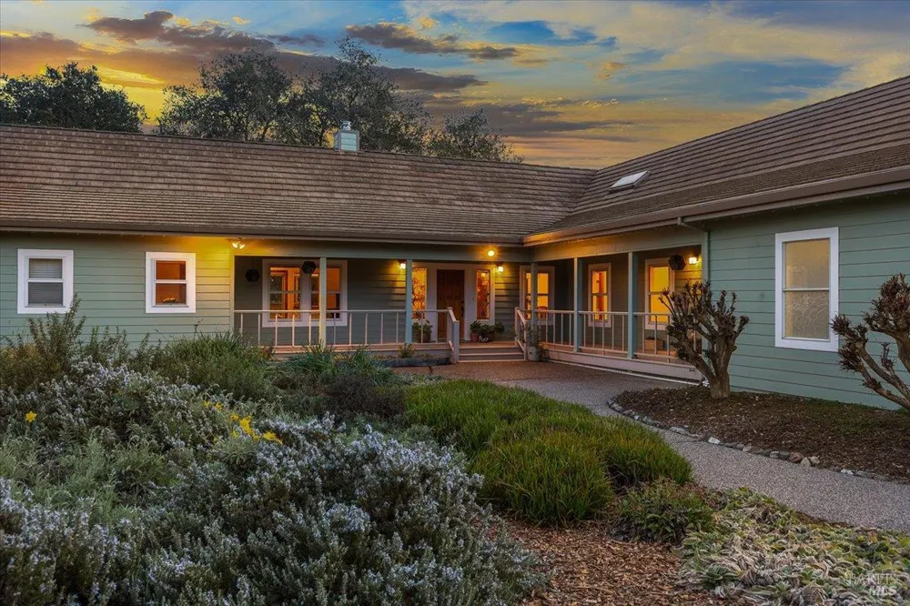 910 Lytton Springs Road Healdsburg, CA 95448
