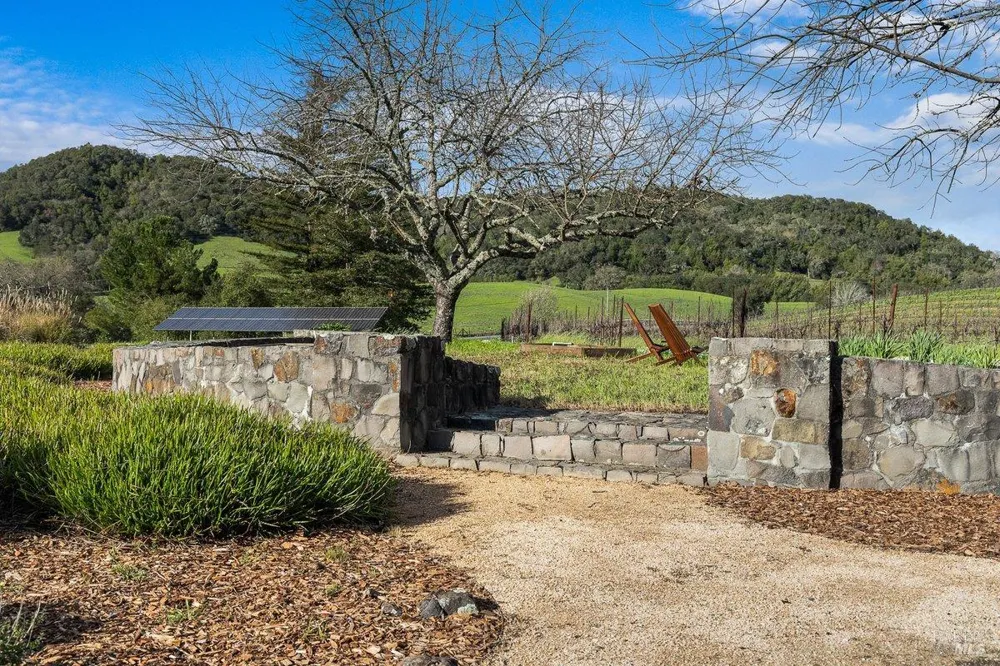 910 Lytton Springs Road Healdsburg, CA 95448