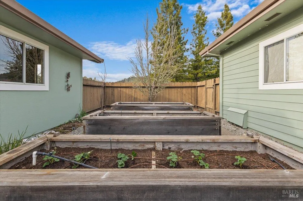 910 Lytton Springs Road Healdsburg, CA 95448