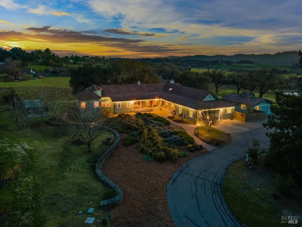 910 Lytton Springs Road Healdsburg, CA 95448