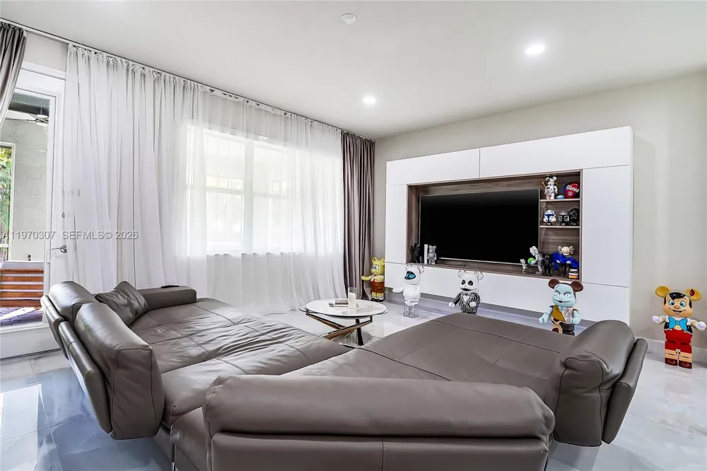 4566 Ficus St Hollywood, FL 33021
