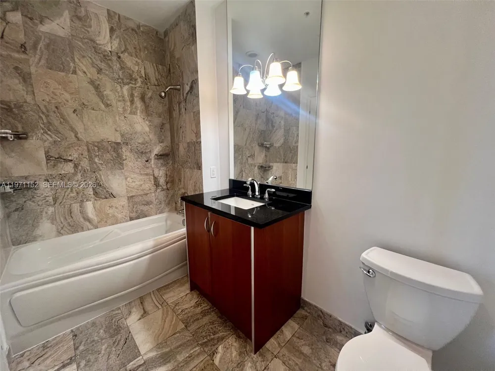 300 S Biscayne Blvd #PH-3907 Miami, FL 33131