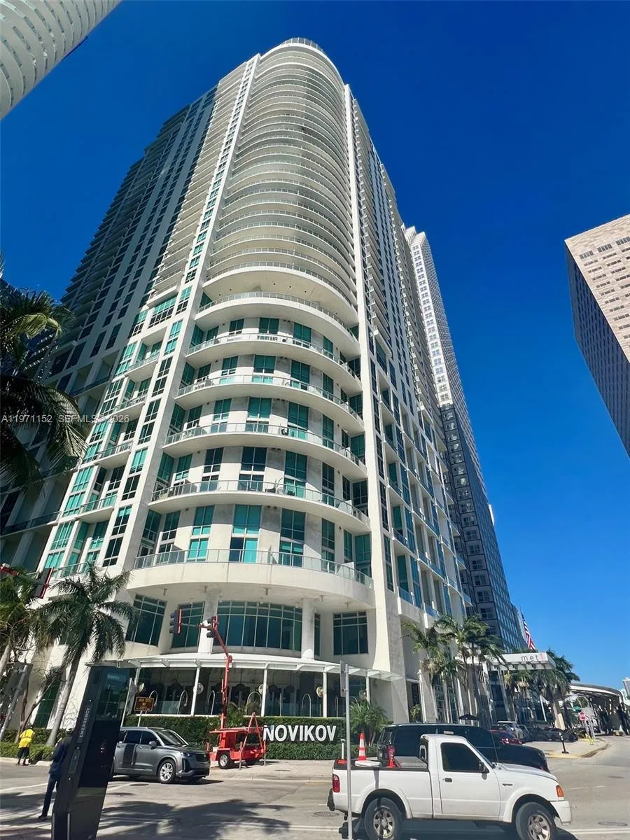 300 S Biscayne Blvd #PH-3907 Miami, FL 33131