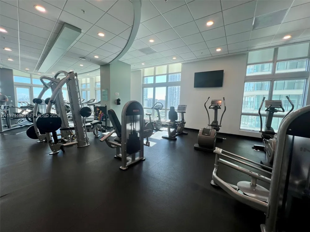 300 S Biscayne Blvd #PH-3907 Miami, FL 33131