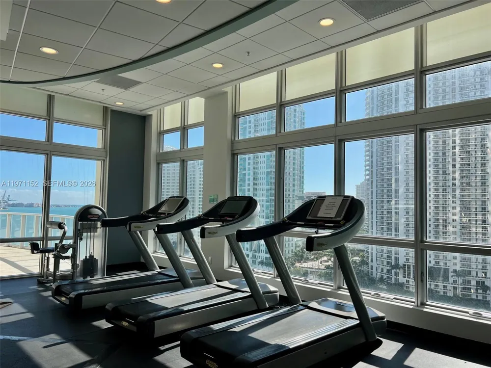 300 S Biscayne Blvd #PH-3907 Miami, FL 33131