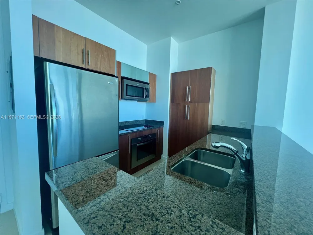 300 S Biscayne Blvd #PH-3907 Miami, FL 33131