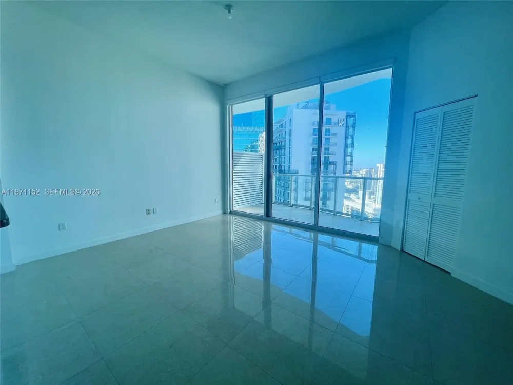 300 S Biscayne Blvd #PH-3907 Miami, FL 33131