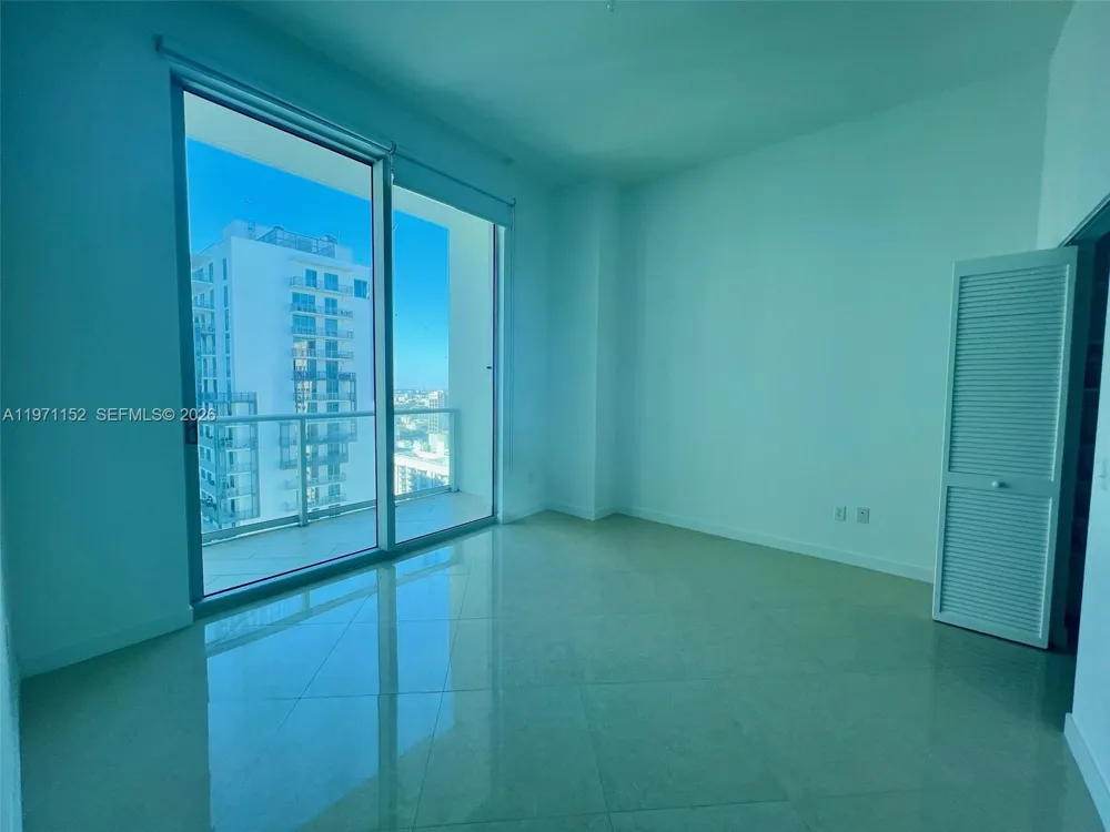 300 S Biscayne Blvd #PH-3907 Miami, FL 33131