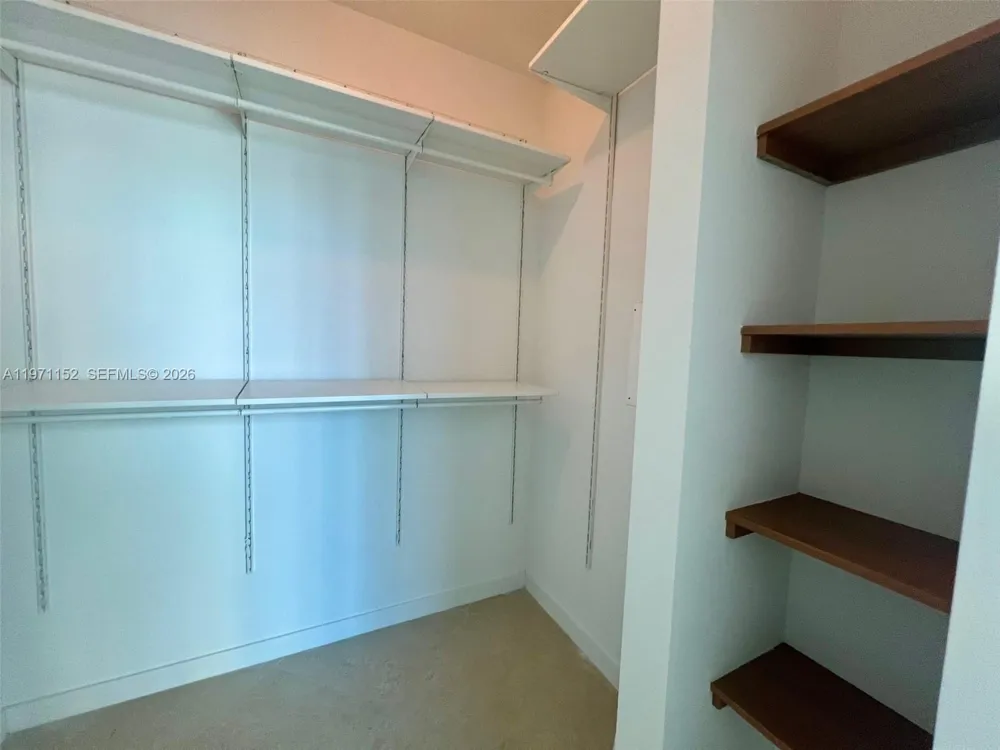 300 S Biscayne Blvd #PH-3907 Miami, FL 33131