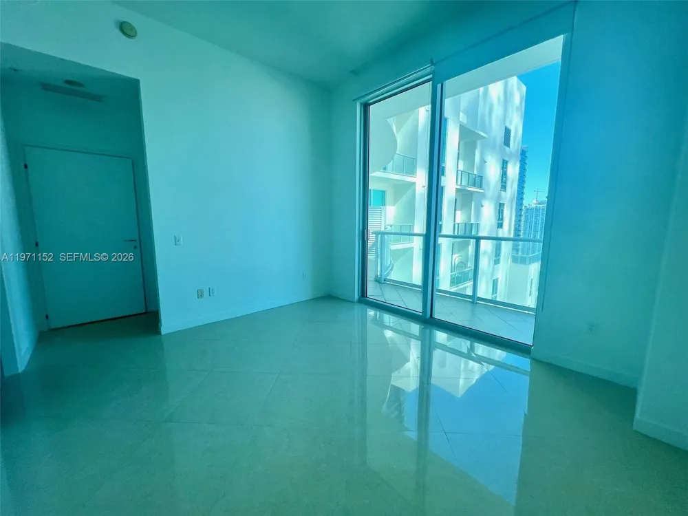 300 S Biscayne Blvd #PH-3907 Miami, FL 33131