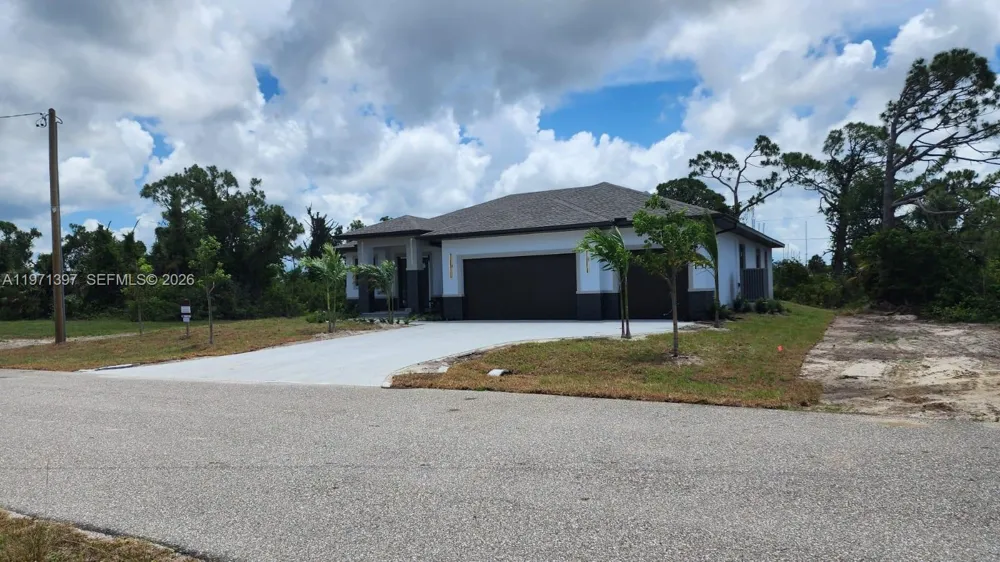 47 E BRIG CR Port Charlotte, FL 33946