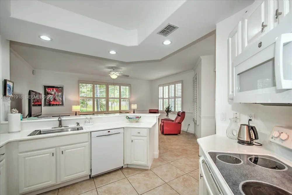 8385 Whisper Trace LN Apt. #104 Naples, FL 34114