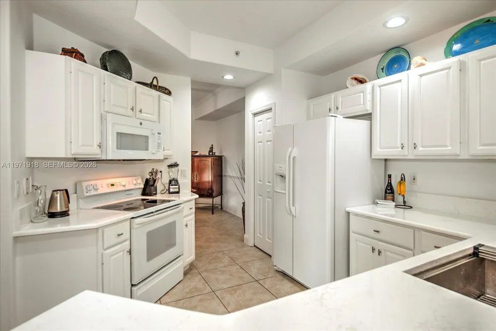 8385 Whisper Trace LN Apt. #104 Naples, FL 34114