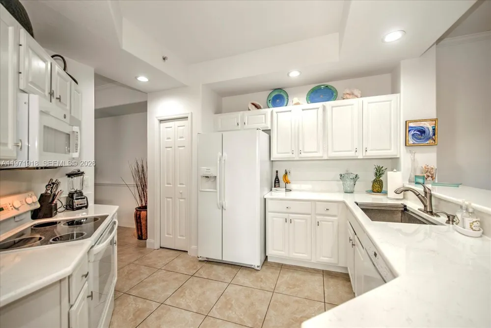 8385 Whisper Trace LN Apt. #104 Naples, FL 34114