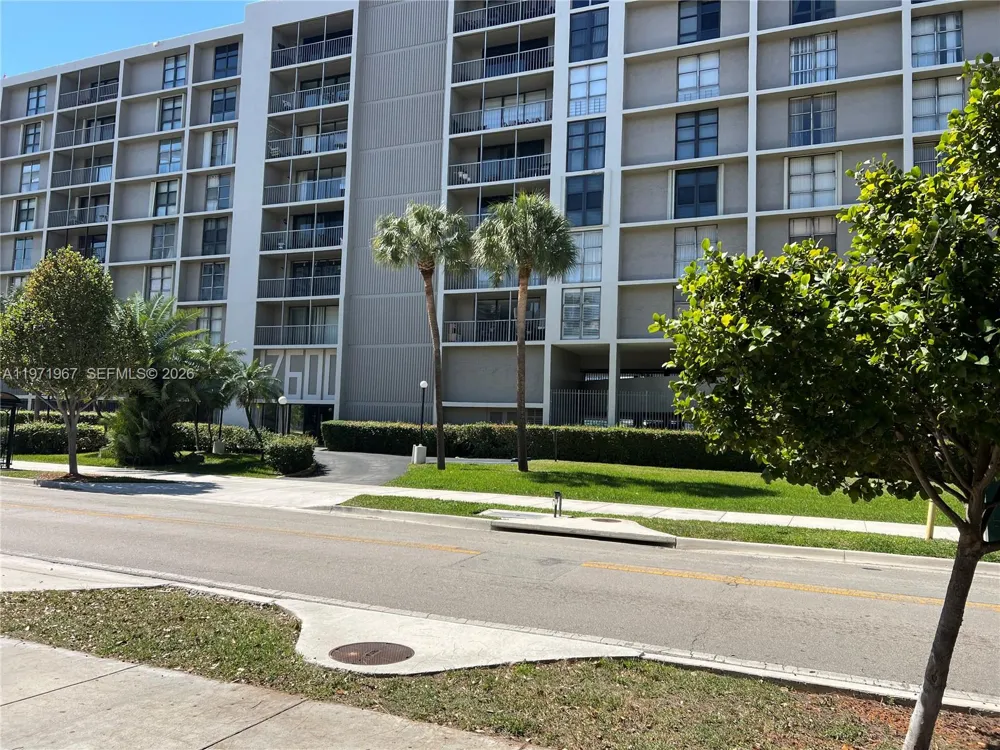 17600 Bay Rd #N902 Sunny Isles Beach, FL 33160