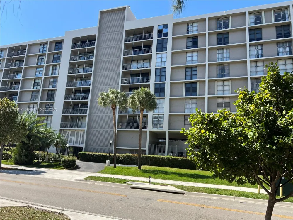 17600 Bay Rd #N902 Sunny Isles Beach, FL 33160