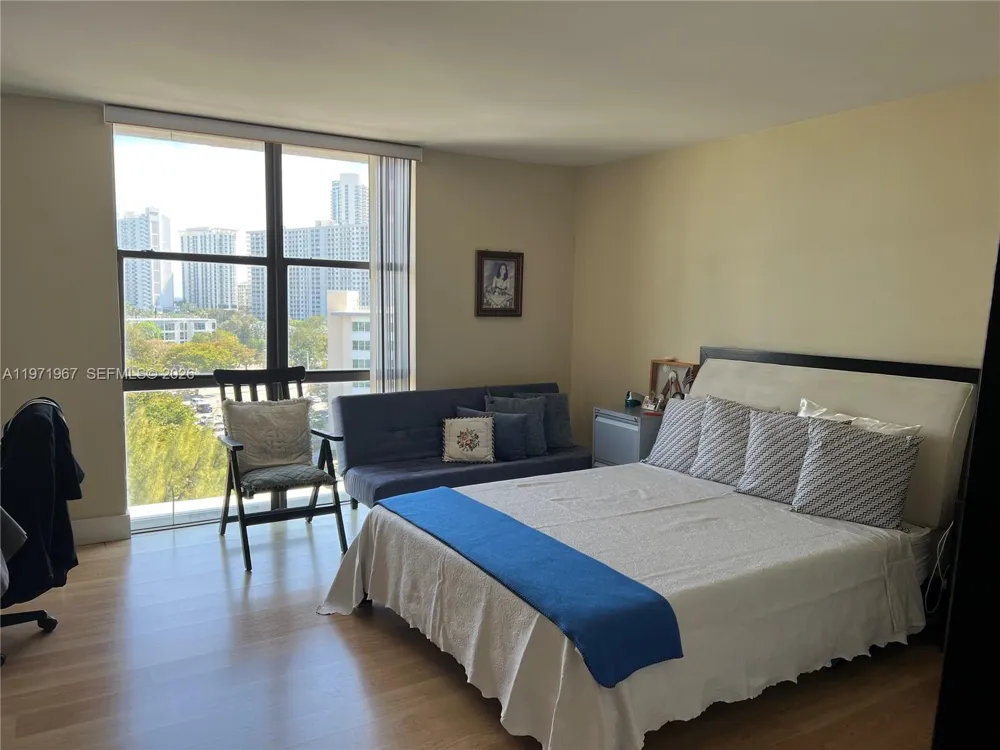 17600 Bay Rd #N902 Sunny Isles Beach, FL 33160