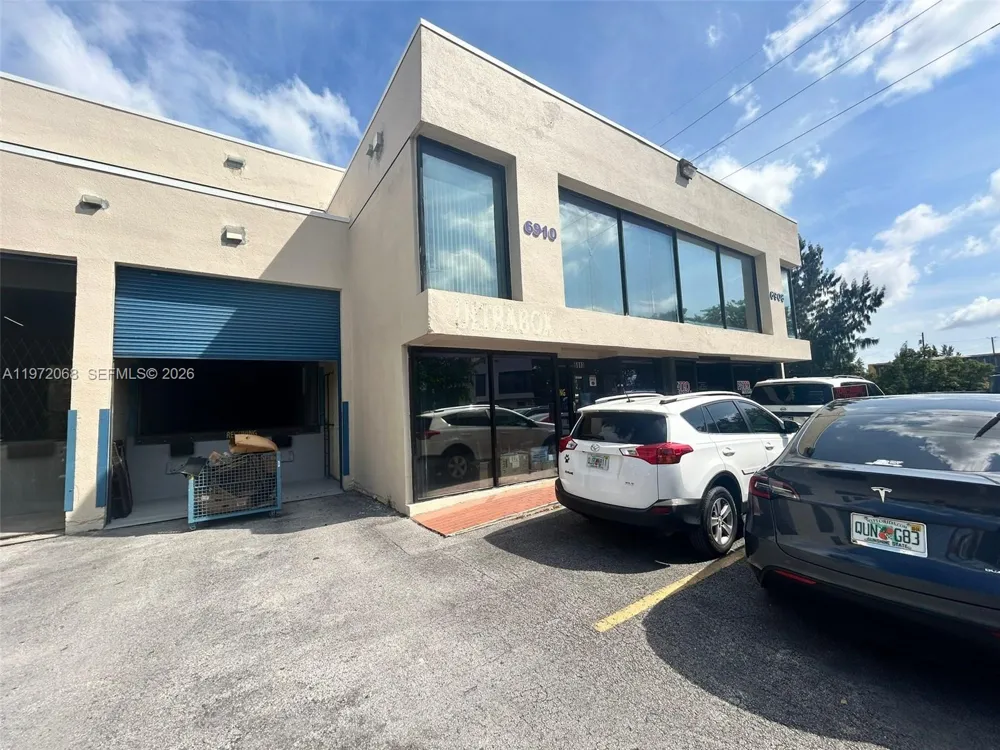 6910 NW 50th St #4-1 Miami, FL 33195