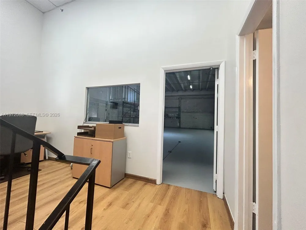6910 NW 50th St #4-1 Miami, FL 33195