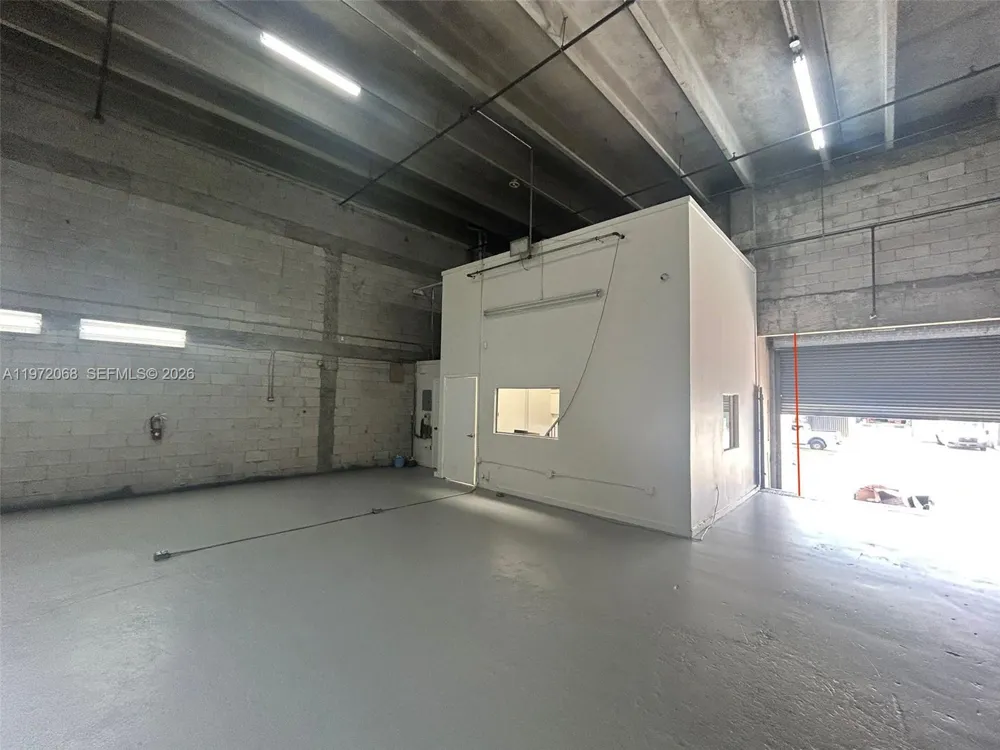 6910 NW 50th St #4-1 Miami, FL 33195