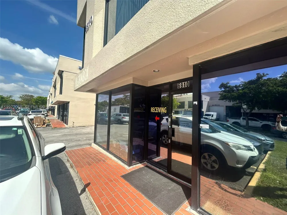 6910 NW 50th St #4-1 Miami, FL 33195