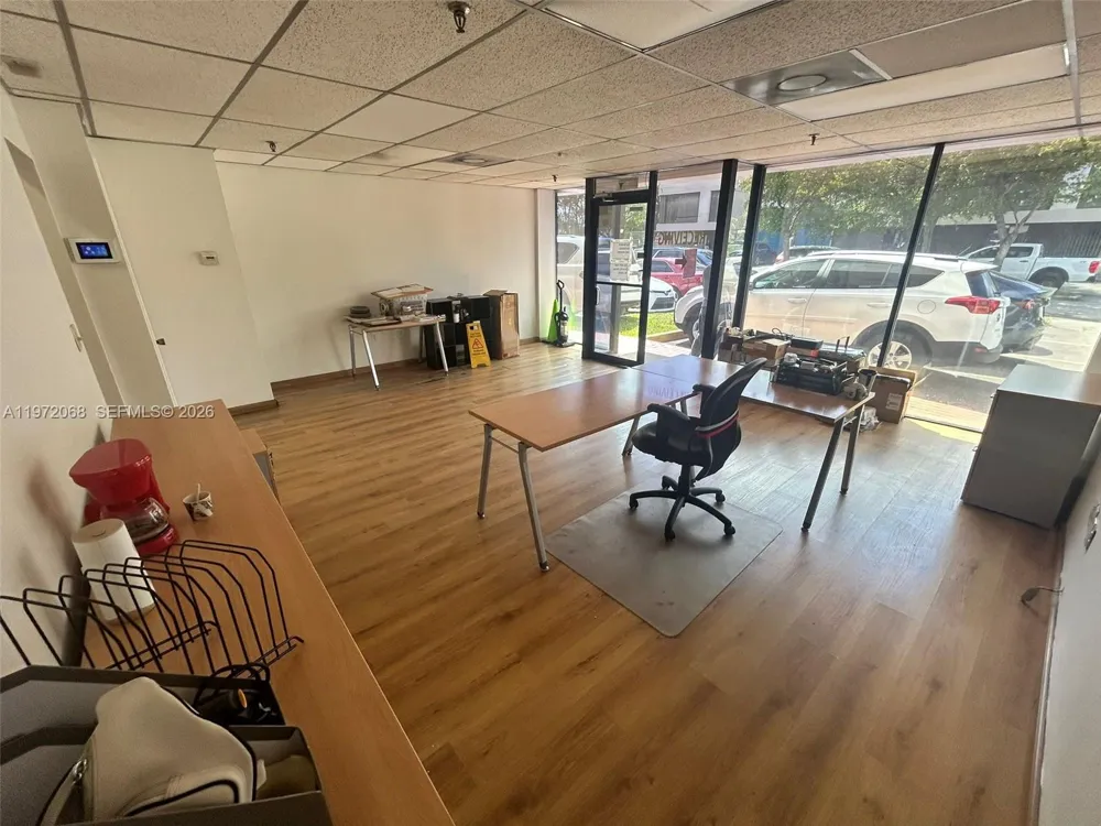 6910 NW 50th St #4-1 Miami, FL 33195