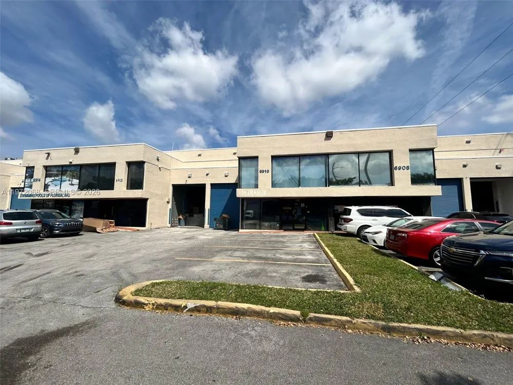 6910 NW 50th St #4-1 Miami, FL 33195