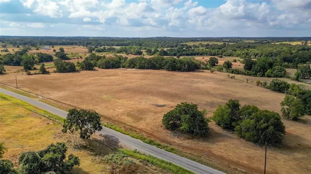 8 CR 450 Thorndale, TX 76577