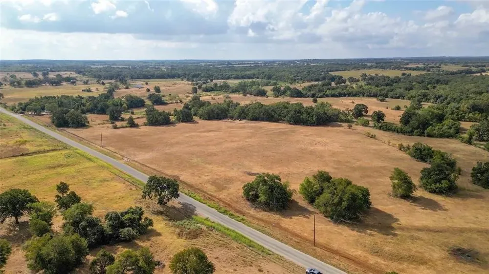 8 CR 450 Thorndale, TX 76577