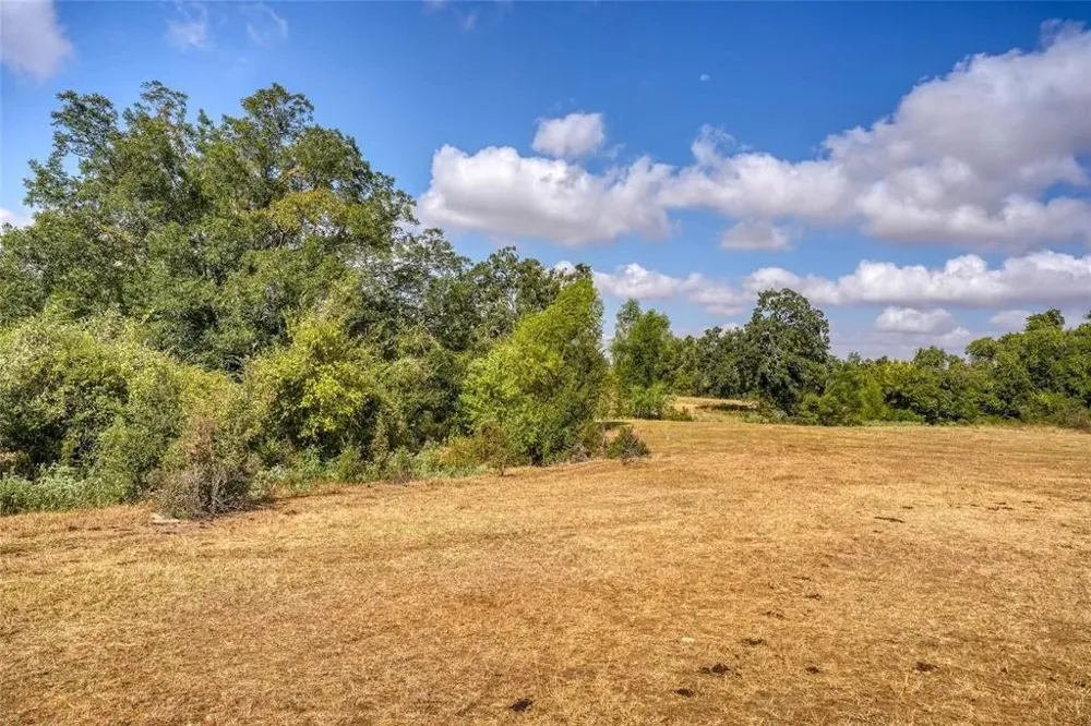 8 CR 450 Thorndale, TX 76577