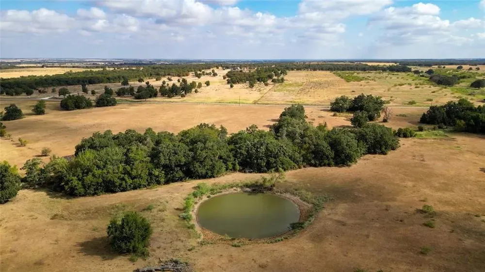 8 CR 450 Thorndale, TX 76577