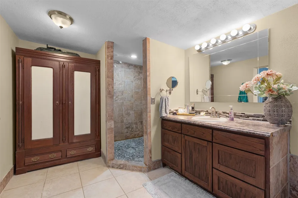 1543 W Clark Street Bartlett, TX 76511