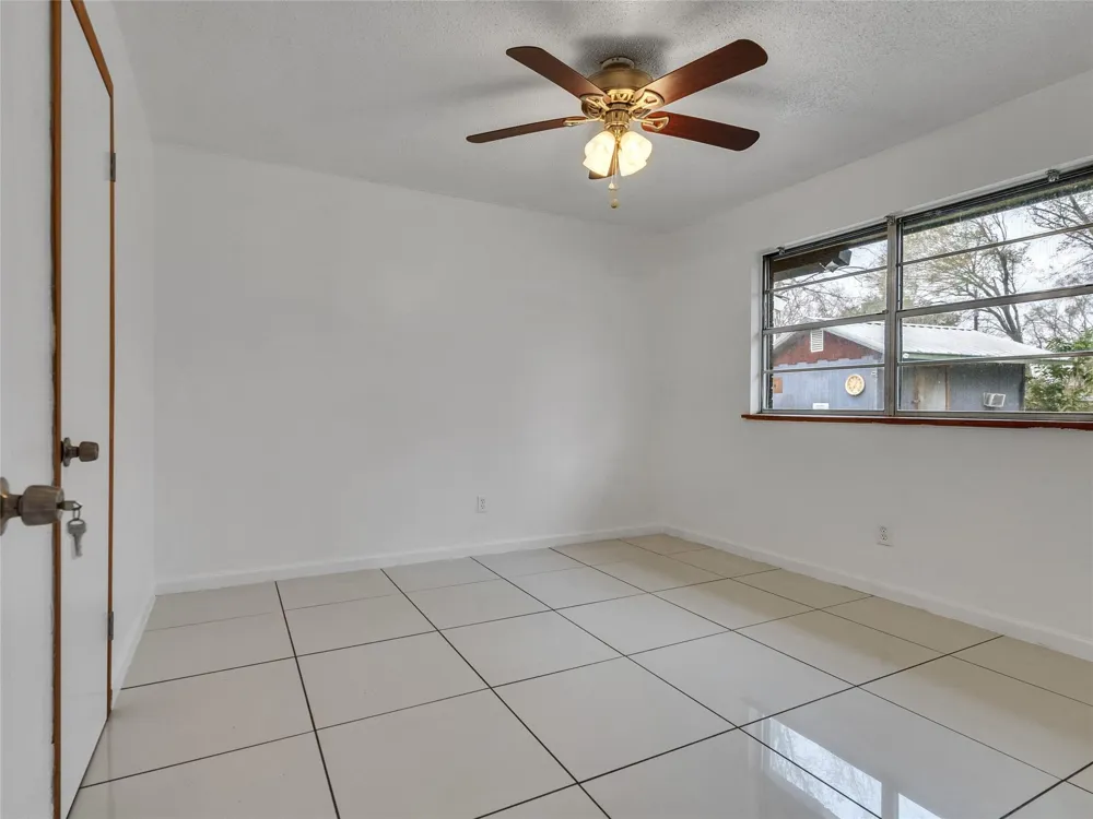 2002 W Highway 6 Alvin, TX 77511
