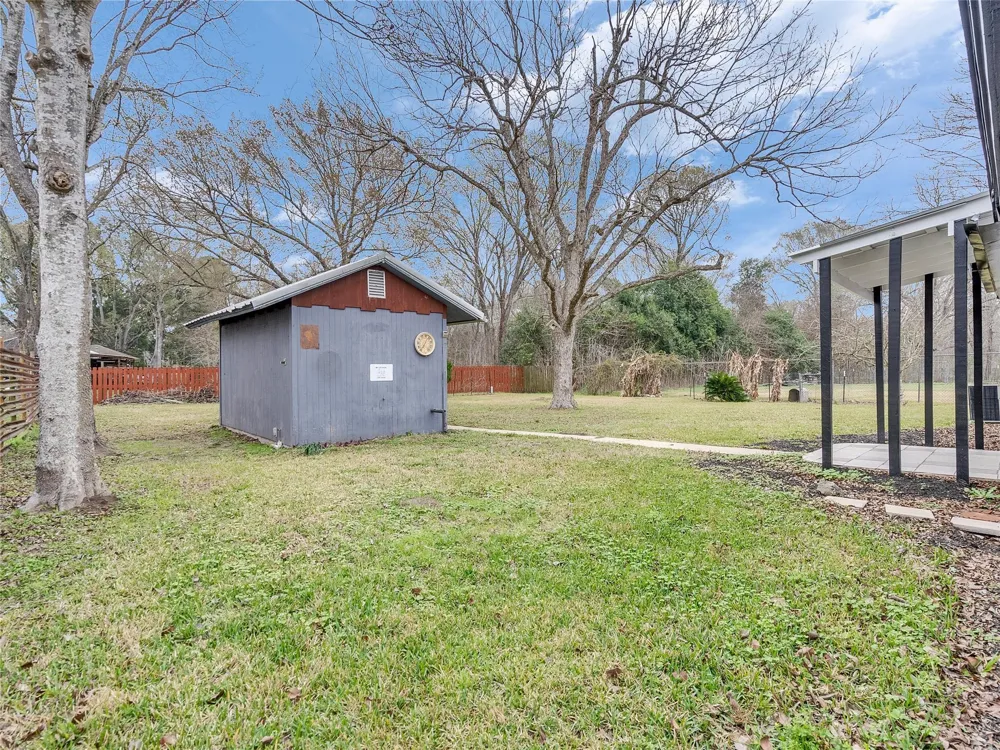 2002 W Highway 6 Alvin, TX 77511
