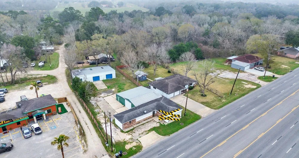 2002 W Highway 6 Alvin, TX 77511