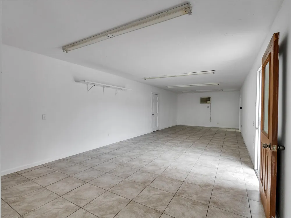 2002 W Highway 6 Alvin, TX 77511