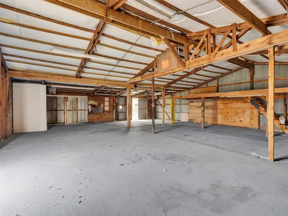 2002 W Highway 6 Alvin, TX 77511