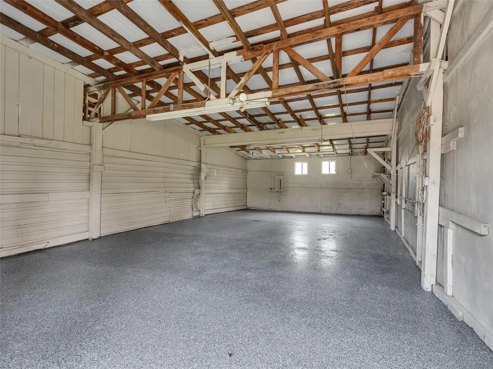 2002 W Highway 6 Alvin, TX 77511