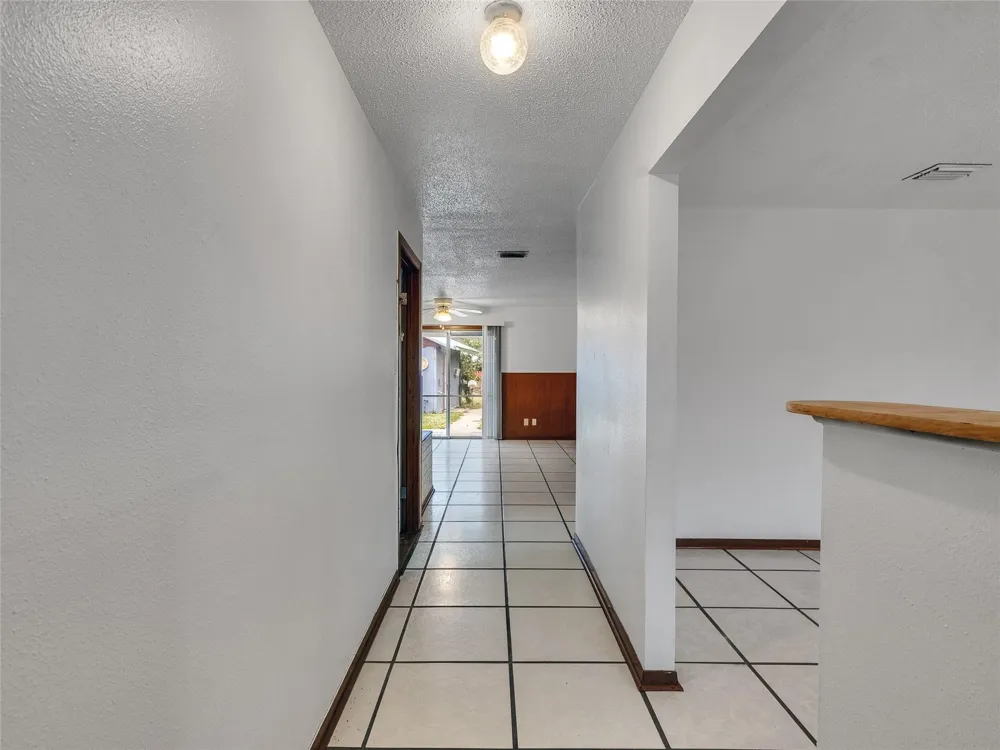 2002 W Highway 6 Alvin, TX 77511