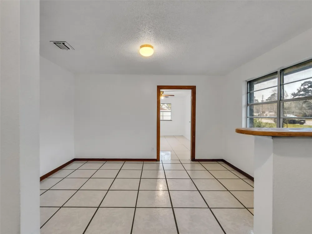 2002 W Highway 6 Alvin, TX 77511